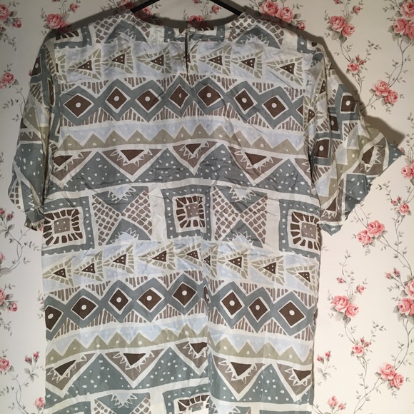 100% silk top shirt size M Medium geometric NWT - Picture 2 of 4